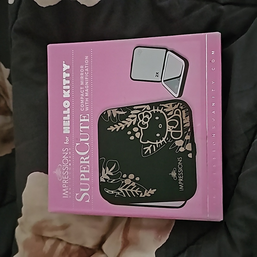Hello Kitty Compact Mirror - Picture 1 of 4
